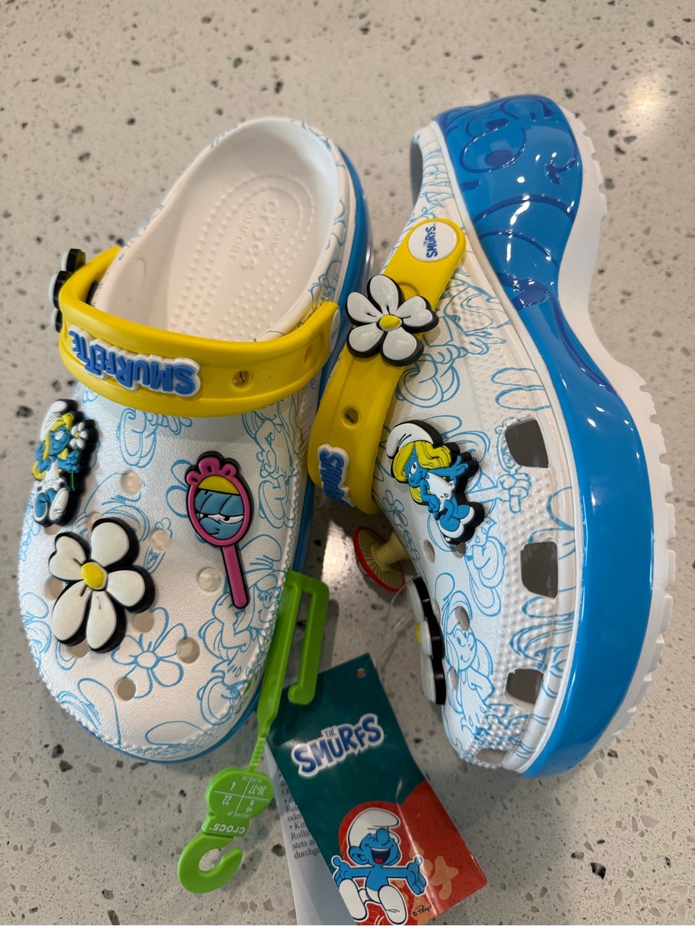 New womens Sz 6 CROCS Smurfs Graphic Clog in White, Blue & Yellow Platform
